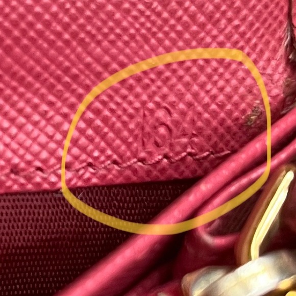 Authentic PRADA long wallet in Saffiano leather - Picture 13 of 13